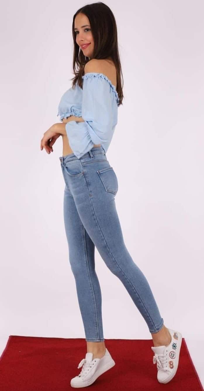 ג'ינס צמוד לנשים ונערות
